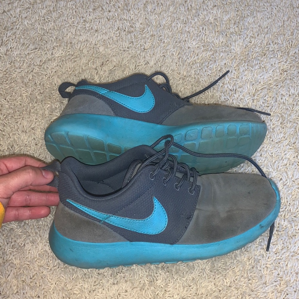 Nike tennis shoes